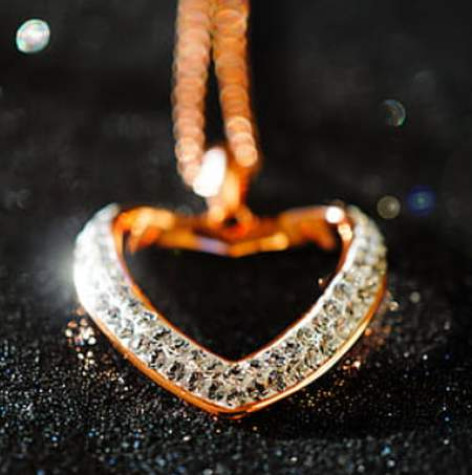 دانلود آهنگ بگو هنوزم داری گردنبندو همراه با متن