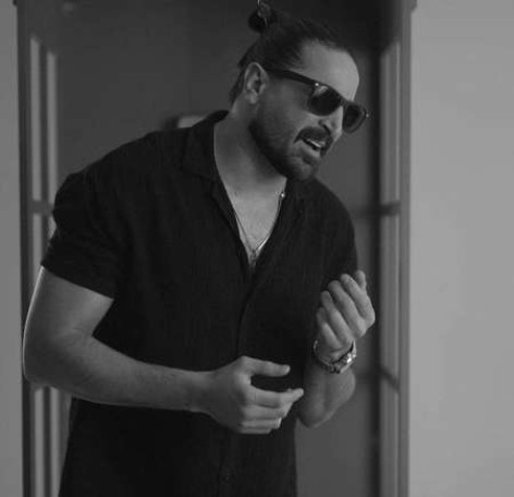 دانلود آهنگ میثم احدی یه دنده همراه با متن